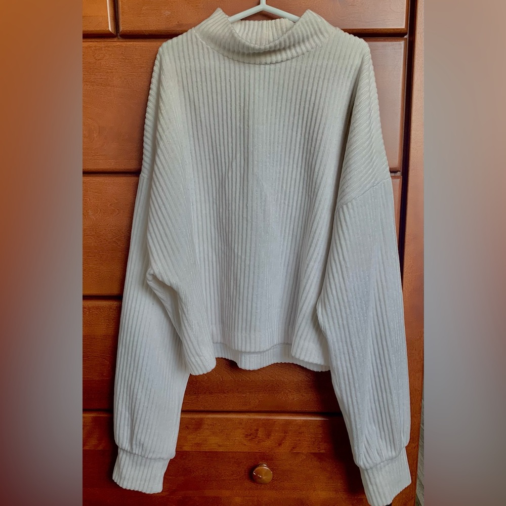 Corduroy white sweater 🐚